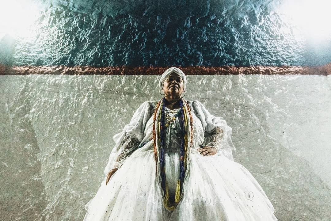 QUEM EU SOU? POMBA GIRA.